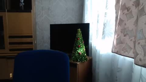 Snapshot of cute_lion_ chatting on 01.01.25 cute_lion_ online show from 01.01.25