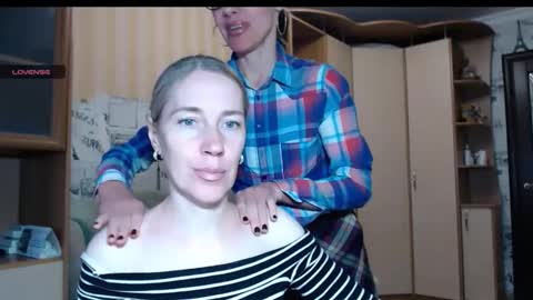 Snapshot of cute_lion_ chatting on 11.02.25 cute_lion_ online show from 11.02.25