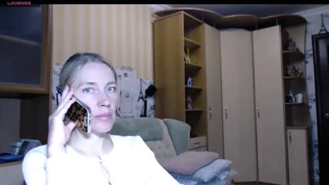 Snapshot of cute_lion_ chatting on 11.11.25 cute_lion_ online show from 11.11.25