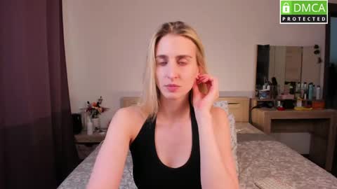 Snapshot of cute_milana chatting on 05.11.26 Milana online show from 05.11.26