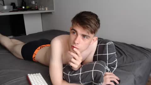 Snapshot of cute_oliver chatting on 07.08.26 Oliver online show from 07.08.26