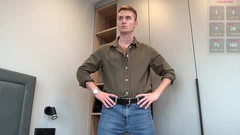 Snapshot of cute_skywalker chatting on 10.27.25 cute_skywalker online show from 10.27.25