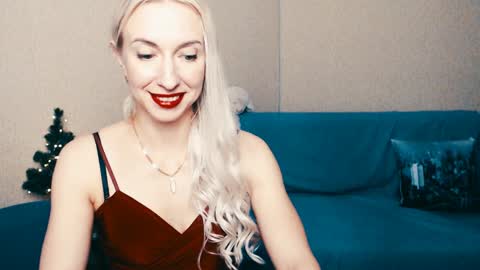 Snapshot of cute_smile_shy chatting on 01.06.25 cute_smile_shy online show from 01.06.25