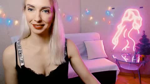 cute_smile_shy online show from 12.18.25