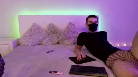 Snapshot of cutedodo chatting on 09.24.25 Tory and Leon online show from 09.24.25