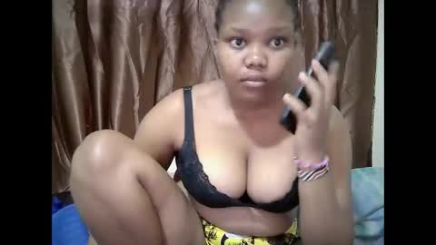 Snapshot of cuteebony2 chatting on 11.01.25 Sheila online show from 11.01.25