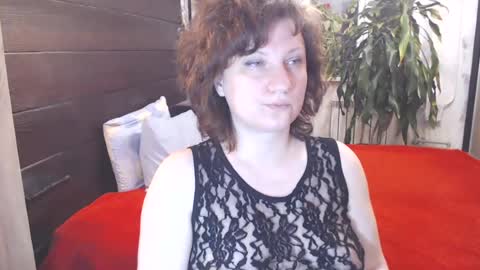 Snapshot of cutemoan chatting on 06.19.26 Rita online show from 06.19.26