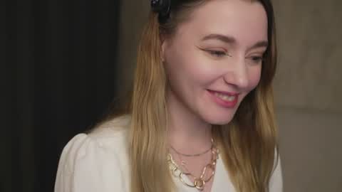Snapshot of cutenass chatting on 06.10.26 Mary online show from 06.10.26
