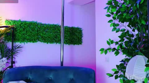 Snapshot of cuteness__girl chatting on 11.11.25 cuteness__girl online show from 11.11.25