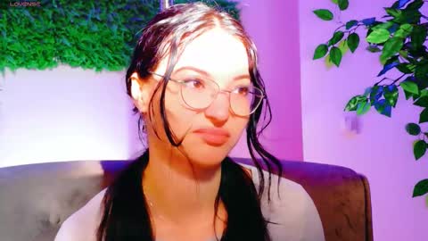 Snapshot of cuteness__girl chatting on 11.22.25 cuteness__girl online show from 11.22.25