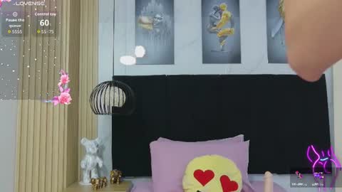 Snapshot of cutepetitee chatting on 07.15.26 cutepetitee online show from 07.15.26