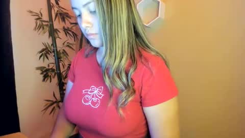 Snapshot of cutesamantha_ chatting on 05.26.26 cutesamantha_ online show from 05.26.26