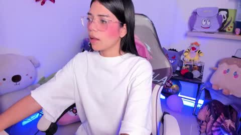  - independent model online show from 10.18.25