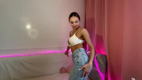 Snapshot of cutetella chatting on 03.01.26 Alina online show from 03.01.26