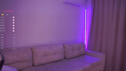 Snapshot of cutetous chatting on 10.16.25 Julia online show from 10.16.25