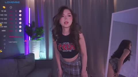 Snapshot of cutetous chatting on 11.04.25 Julia online show from 11.04.25