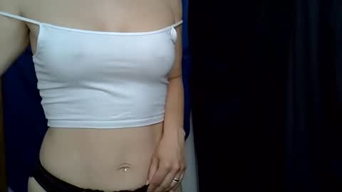 Snapshot of cutie_bee chatting on 05.29.26 cutie_bee online show from 05.29.26