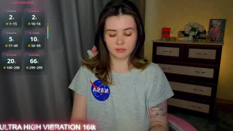 Snapshot of cutie_mili chatting on 05.23.26 mili online show from 05.23.26