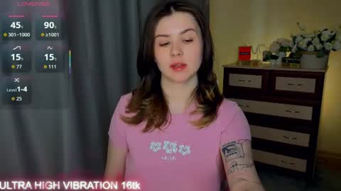 Snapshot of cutie_mili chatting on 06.19.26 mili online show from 06.19.26