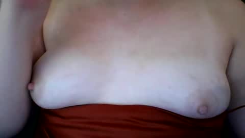 Snapshot of cutiecaleighxo chatting on 10.02.25 cutiecaleighxo online show from 10.02.25