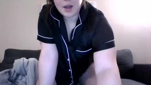 Snapshot of cutiecaleighxo chatting on 12.03.25 cutiecaleighxo online show from 12.03.25