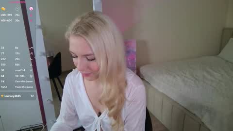 Snapshot of cutiee_lady chatting on 02.22.26 MILA online show from 02.22.26