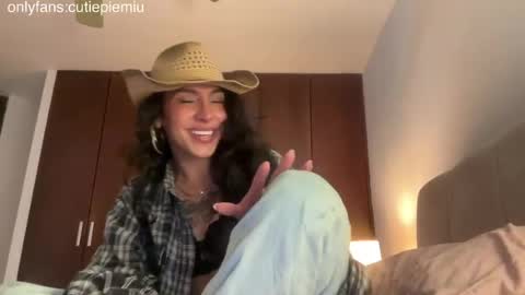 Snapshot of cutiepiemiu chatting on 06.25.26 cutiepiemiu - online show from 06.25.26