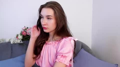 Vivienne online show from 12.04.25