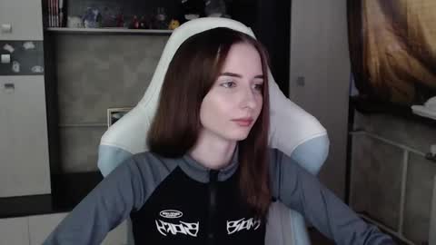 Snapshot of cutti_crystal chatting on 11.04.25 Cutti Crystal online show from 11.04.25