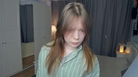 Snapshot of cuty_petite chatting on 03.20.26 Anne online show from 03.20.26