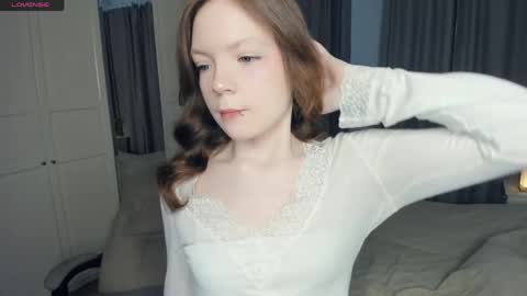 Snapshot of cuty_petite chatting on 04.18.26 Anne online show from 04.18.26