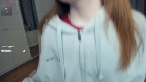 Snapshot of cuty_petite chatting on 04.19.26 Anne online show from 04.19.26