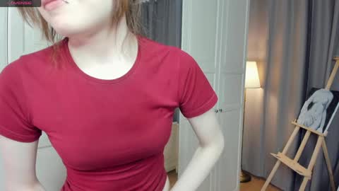 Snapshot of cuty_petite chatting on 04.24.26 Anne online show from 04.24.26