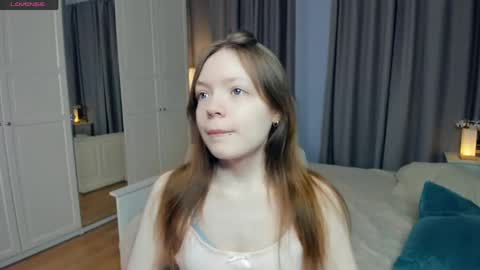 Snapshot of cuty_petite chatting on 04.26.26 Anne online show from 04.26.26