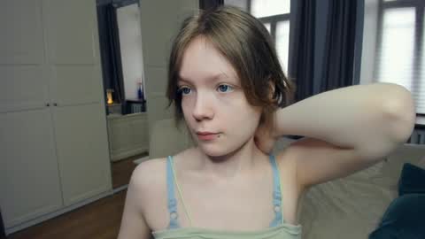 Snapshot of cuty_petite chatting on 04.27.26 Anne online show from 04.27.26