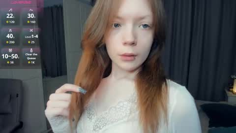 Snapshot of cuty_petite chatting on 05.11.26 Anne online show from 05.11.26