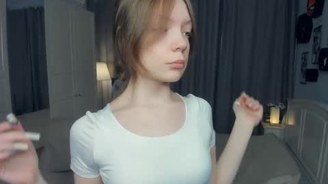 Snapshot of cuty_petite chatting on 05.12.26 Anne online show from 05.12.26
