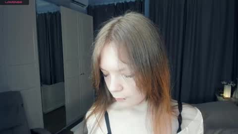 Snapshot of cuty_petite chatting on 05.16.26 Anne online show from 05.16.26