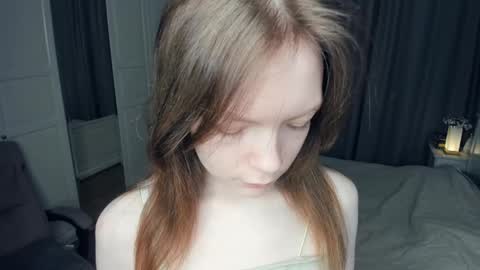 Snapshot of cuty_petite chatting on 05.17.26 Anne online show from 05.17.26