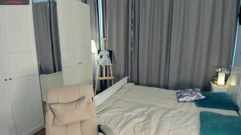 Snapshot of cuty_petite chatting on 05.21.26 Anne online show from 05.21.26