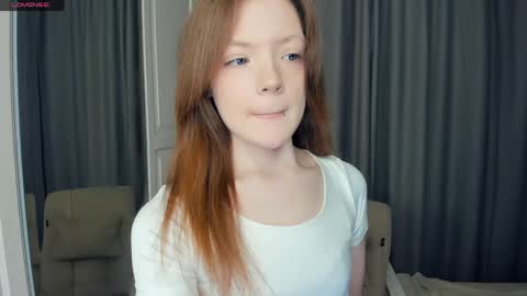 Snapshot of cuty_petite chatting on 05.25.26 Anne online show from 05.25.26