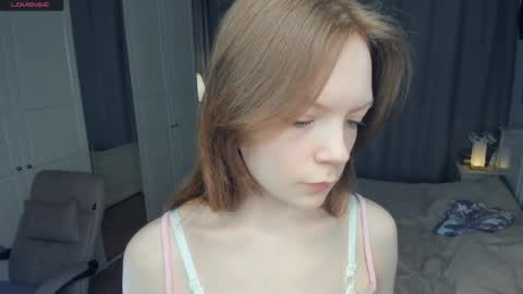 Snapshot of cuty_petite chatting on 05.30.26 Anne online show from 05.30.26