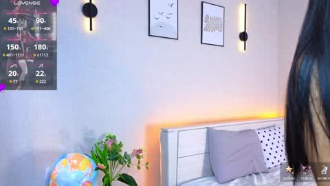 Snapshot of cweneharwick chatting on 01.16.25 Welcome in my room My name is Mila did you miss me lets play - check menu to have fun online show from 01.16.25