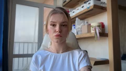 Im Emi streaming with my friend Reyna today online show from 04.12.26