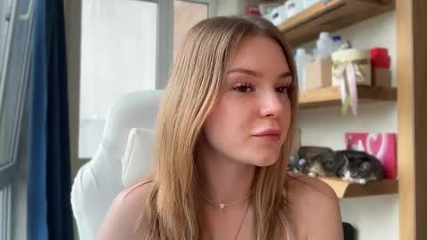 Im Emi streaming with my friend Reyna today online show from 05.29.26