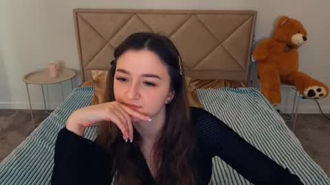 Snapshot of cyrenaluxe chatting on 04.29.26 Cyrena online show from 04.29.26