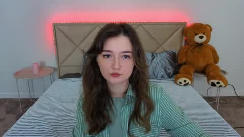 Snapshot of cyrenaluxe chatting on 05.09.26 Cyrena online show from 05.09.26