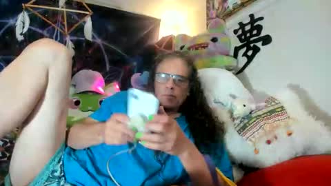 Snapshot of czechlove chatting on 11.11.25 Andrew Thomas online show from 11.11.25