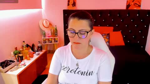 Mia  online show from 01.31.25