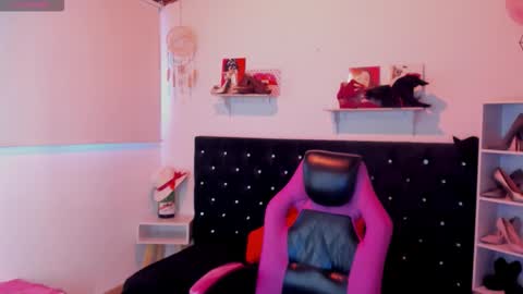 Mia  online show from 09.27.25